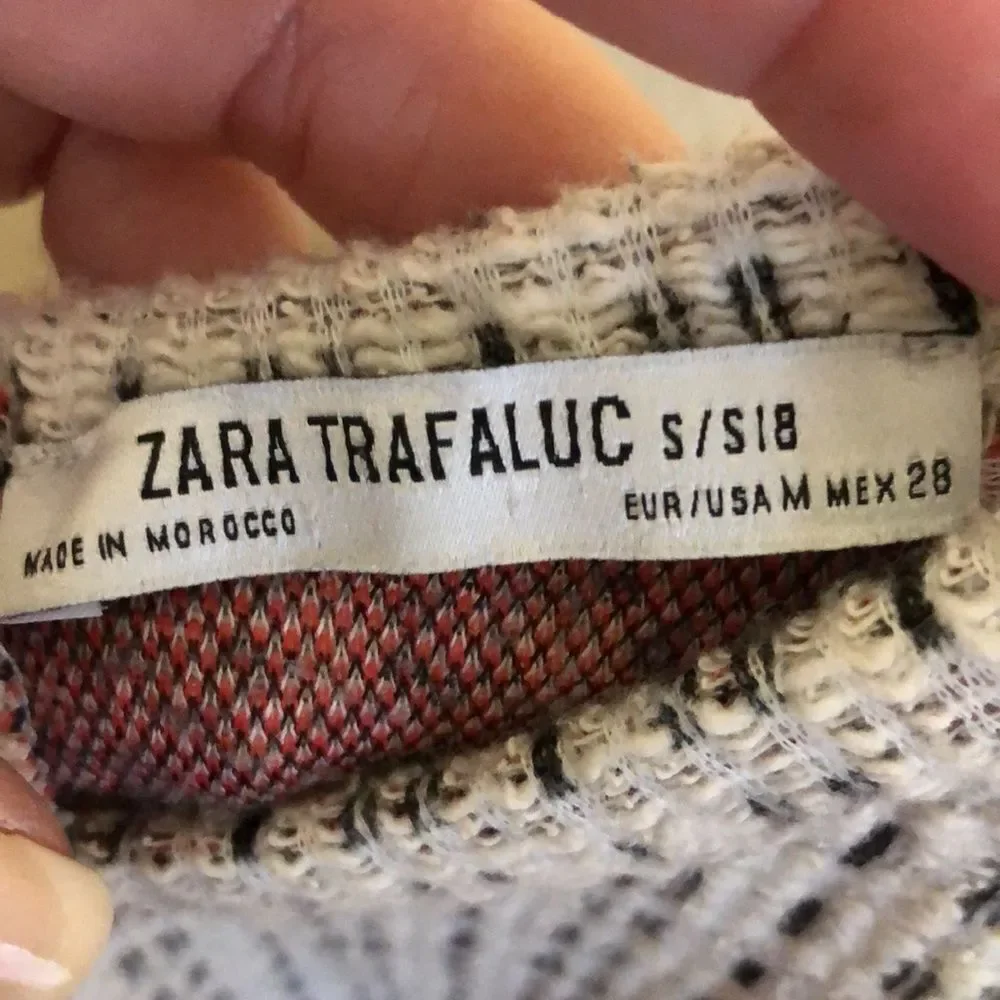 Zara Sleeveless Top - Picture 6 of 11